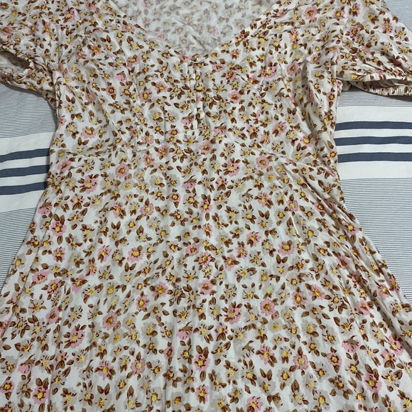 Adorable juniors floral sun dress - Picture 5 of 8